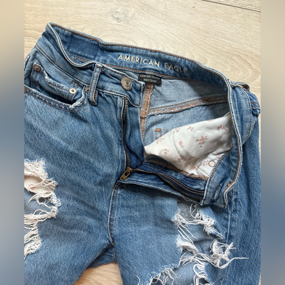 SOLD🚫🚫 DONTBUT American Eagle Outfitters highrise 90s boyfriend jeans size 00
